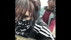 Juguete de mierda enmascarado se la follan en público durante la cuarentena